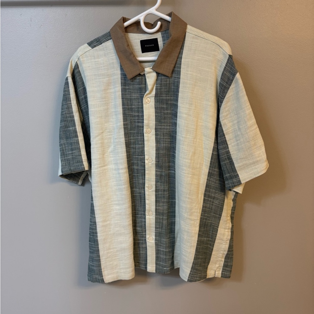 PacSun Men's Casual Striped Shirt with Brown Collar